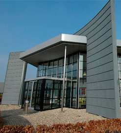 Entree van een modern bedrijfsgebouw