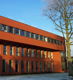 Kantoorgebouw in rode baksteen