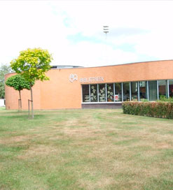 Schoolgebouw met plat dak